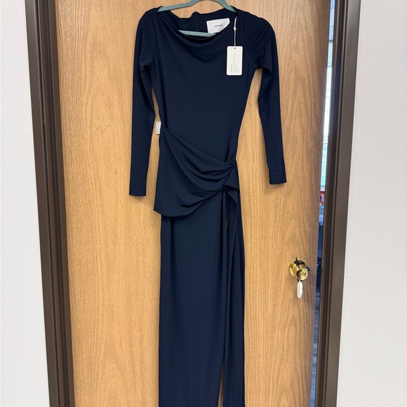 Elegant Black Long Sleeve Dress - Picture 5 of 10